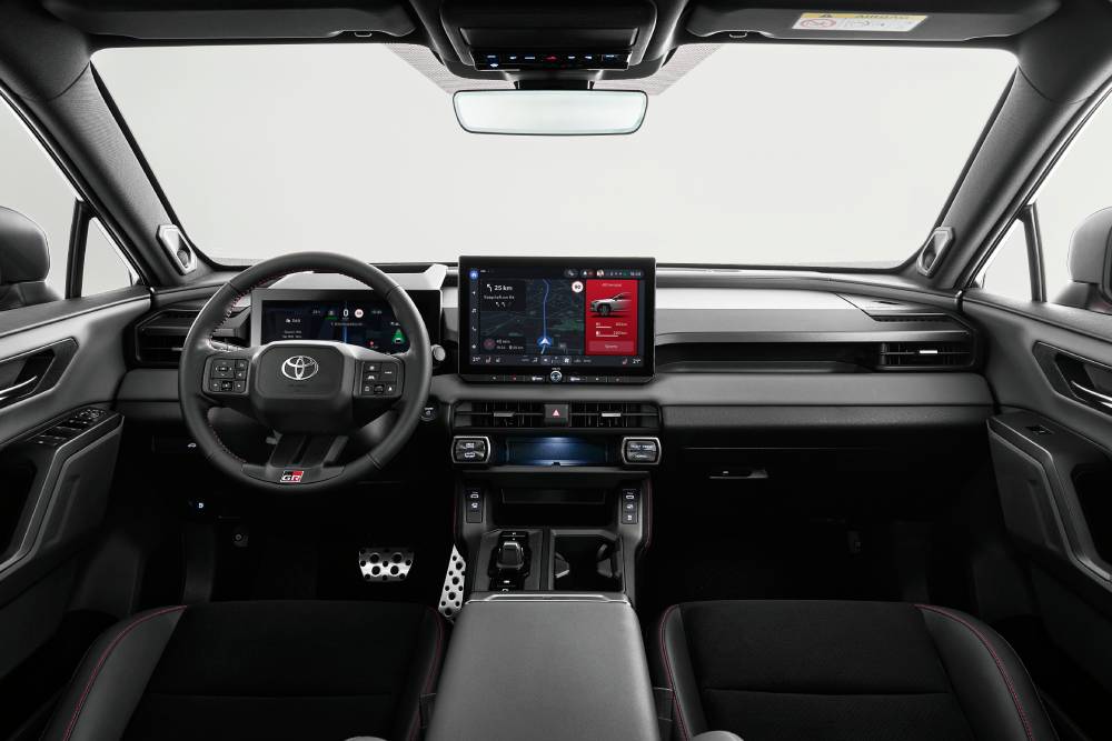 https://cdn.autogreeknews.gr/wp-content/uploads/2025/05/2026-rav4grsport-interior-001-1.jpg