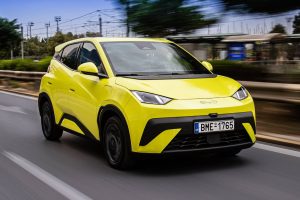 Ρίχνουν τα τσιμέντα οι τιμές του νέου BYD Dolphin Surf