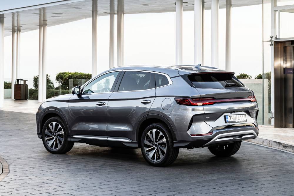 https://cdn.autogreeknews.gr/wp-content/uploads/2025/05/BYD-SEAL-U-DM-i_Exterior-L2-1.jpg