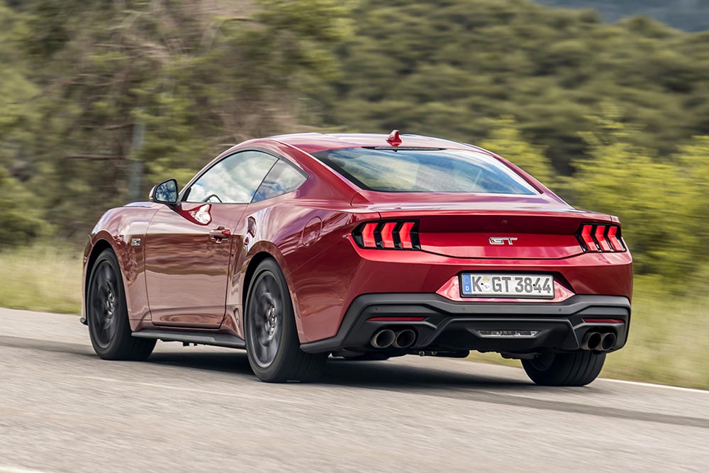 https://cdn.autogreeknews.gr/wp-content/uploads/2025/05/Ford-Mustang_Coupe_2024-11.jpg
