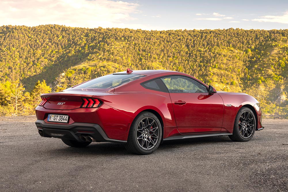 https://cdn.autogreeknews.gr/wp-content/uploads/2025/05/Ford-Mustang_Coupe_2024-3.jpg