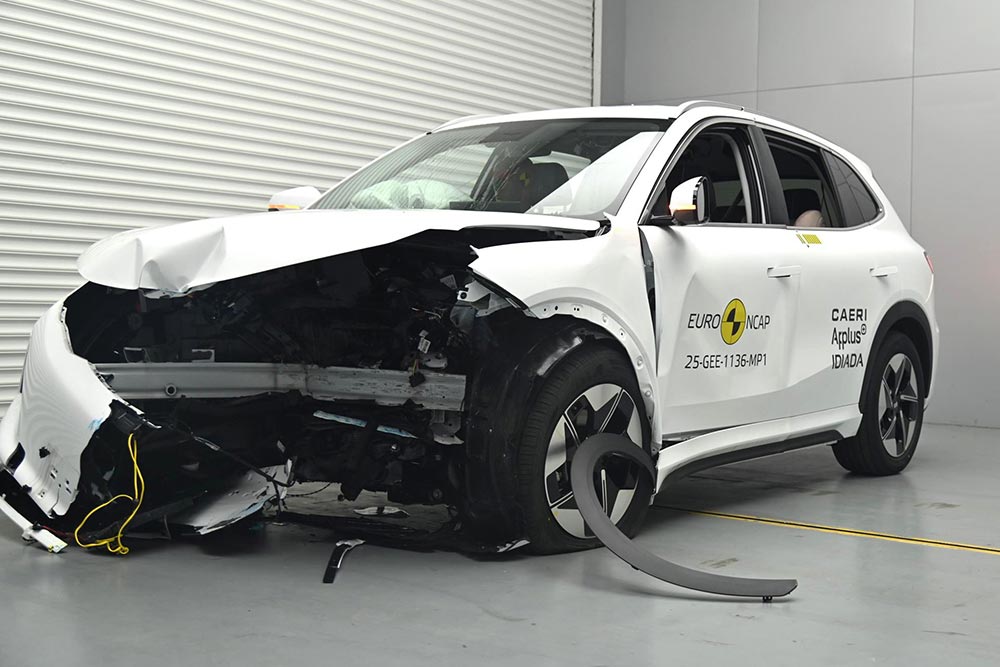 https://cdn.autogreeknews.gr/wp-content/uploads/2025/05/Geely-EX5-crash-test-4.jpg