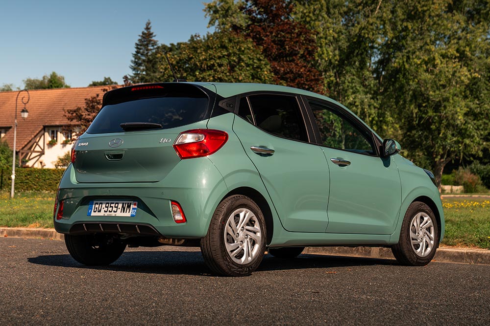 https://cdn.autogreeknews.gr/wp-content/uploads/2025/05/Hyundai-i10-2024-rear.jpg