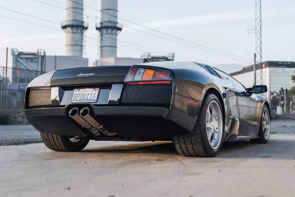 https://cdn.autogreeknews.gr/wp-content/uploads/2025/05/Lamborghini-Murcielago-Six-Speed-7.jpg