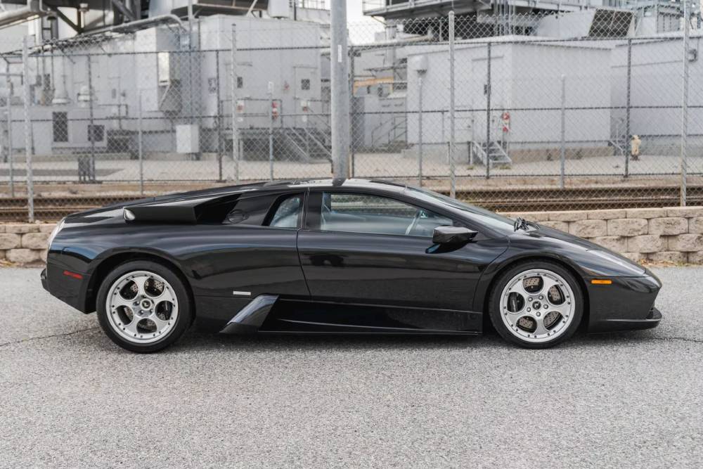 https://cdn.autogreeknews.gr/wp-content/uploads/2025/05/Lamborghini-Murcielago-Six-Speed-9.jpg