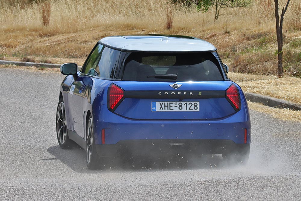 https://cdn.autogreeknews.gr/wp-content/uploads/2025/05/MINI-Cooper-SE-2025-16.jpg