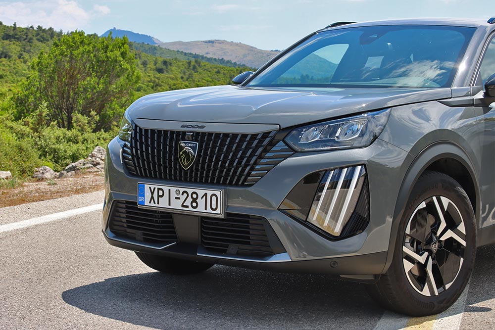 https://cdn.autogreeknews.gr/wp-content/uploads/2025/05/Peugeot-2008-1.2-Hybrid-44.jpg