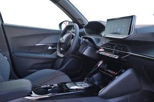 Peugeot 2008 1.2 Hybrid (9)