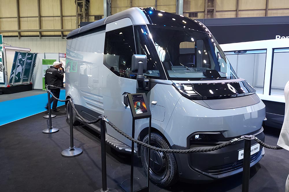 https://cdn.autogreeknews.gr/wp-content/uploads/2025/05/Renault-LCV-2025-11.jpg
