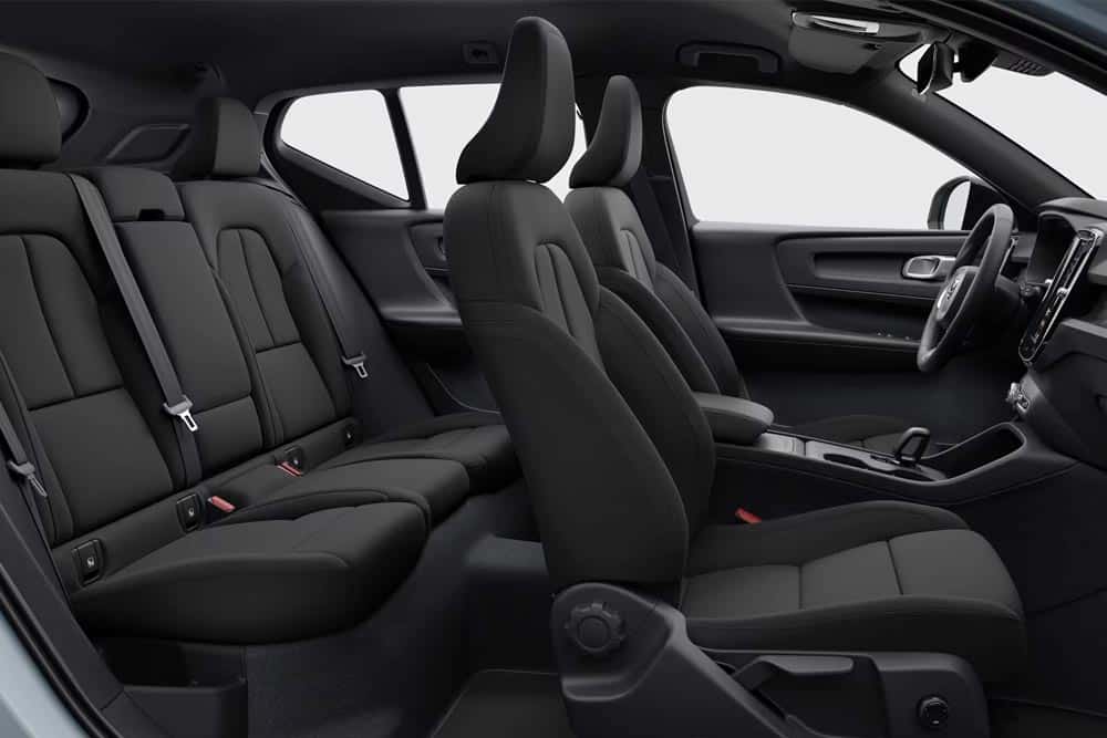https://cdn.autogreeknews.gr/wp-content/uploads/2025/05/Volvo-EX40-interior-side.jpg