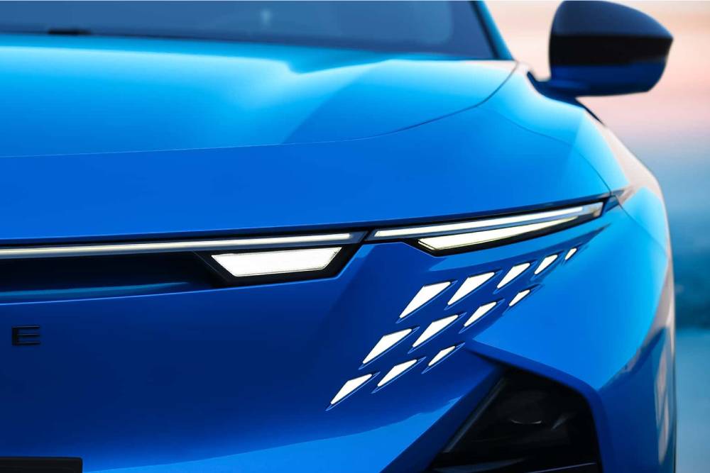 https://cdn.autogreeknews.gr/wp-content/uploads/2025/05/alpine-a390-2025-7.jpg