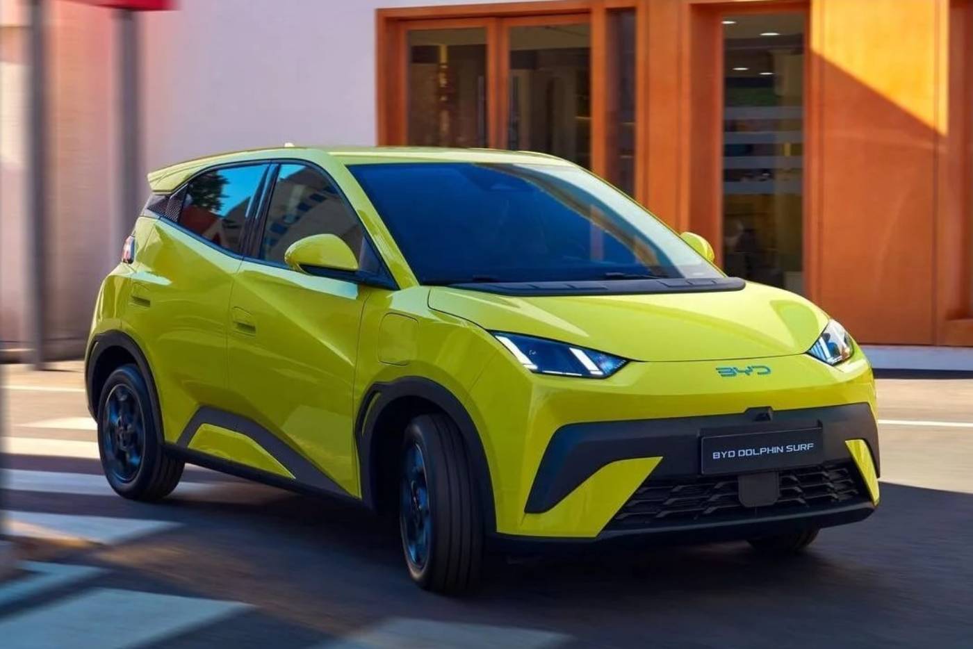https://cdn.autogreeknews.gr/wp-content/uploads/2025/05/byd-dolphin-surf-02.jpg