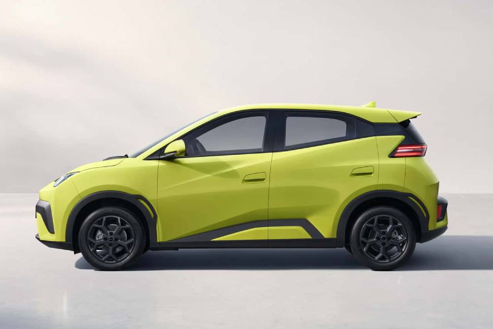 https://cdn.autogreeknews.gr/wp-content/uploads/2025/05/byd-dolphin-surf-2.jpg
