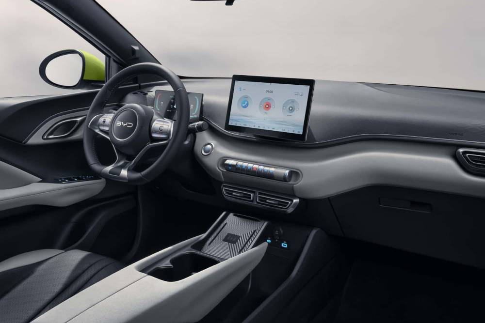 https://cdn.autogreeknews.gr/wp-content/uploads/2025/05/byd-dolphin-surf-6.jpg
