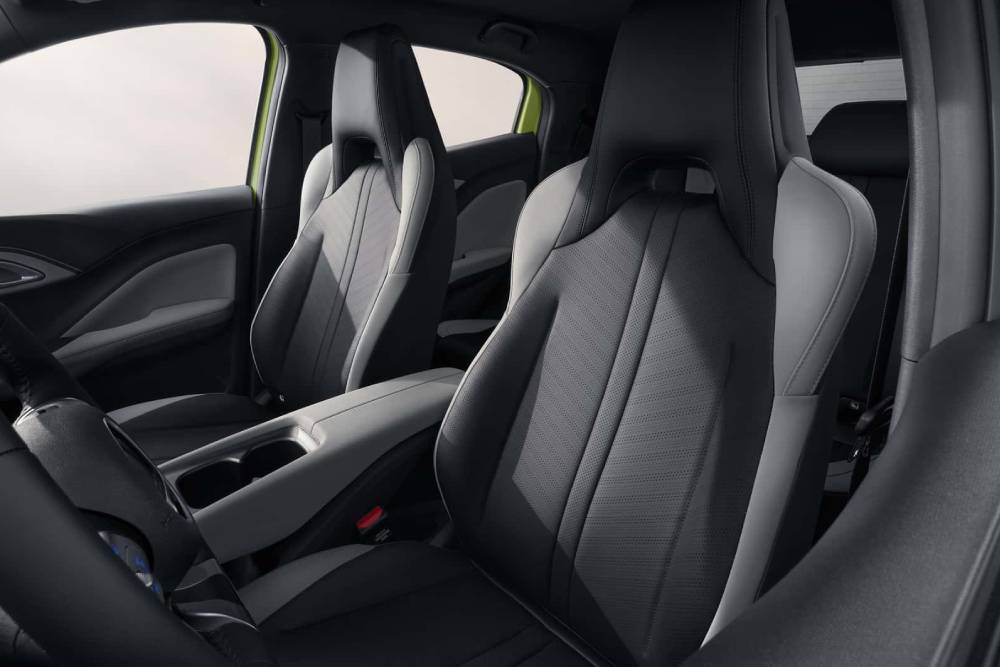 https://cdn.autogreeknews.gr/wp-content/uploads/2025/05/byd-dolphin-surf-8.jpg