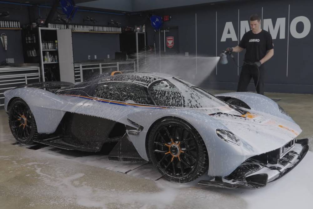 https://cdn.autogreeknews.gr/wp-content/uploads/2025/05/detailer-has-to-clean-a-4-million-valkyrie-he-was-.jpg