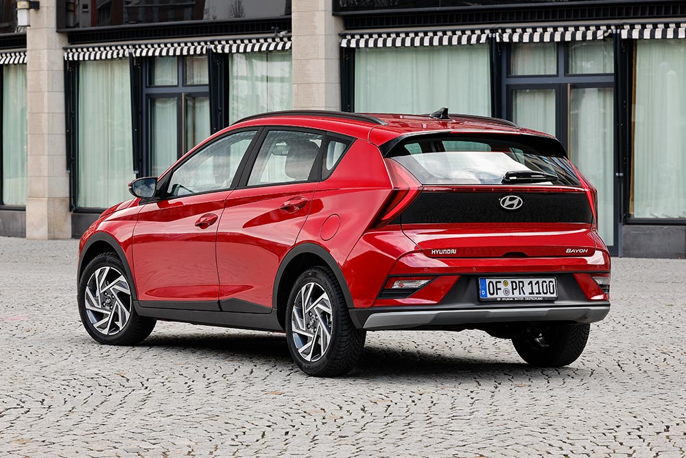https://cdn.autogreeknews.gr/wp-content/uploads/2025/05/hyundai-bayon-dragon-red-0325-01.jpg