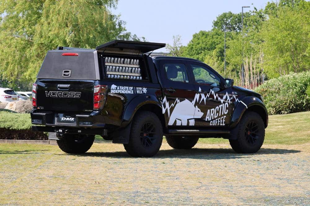 https://cdn.autogreeknews.gr/wp-content/uploads/2025/05/isuzus-2025-d-max-arctic-trucks-at35-becomes-a-gia-2.jpg