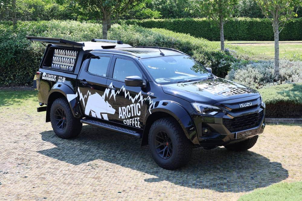 https://cdn.autogreeknews.gr/wp-content/uploads/2025/05/isuzus-2025-d-max-arctic-trucks-at35-becomes-a-gia-3.jpg