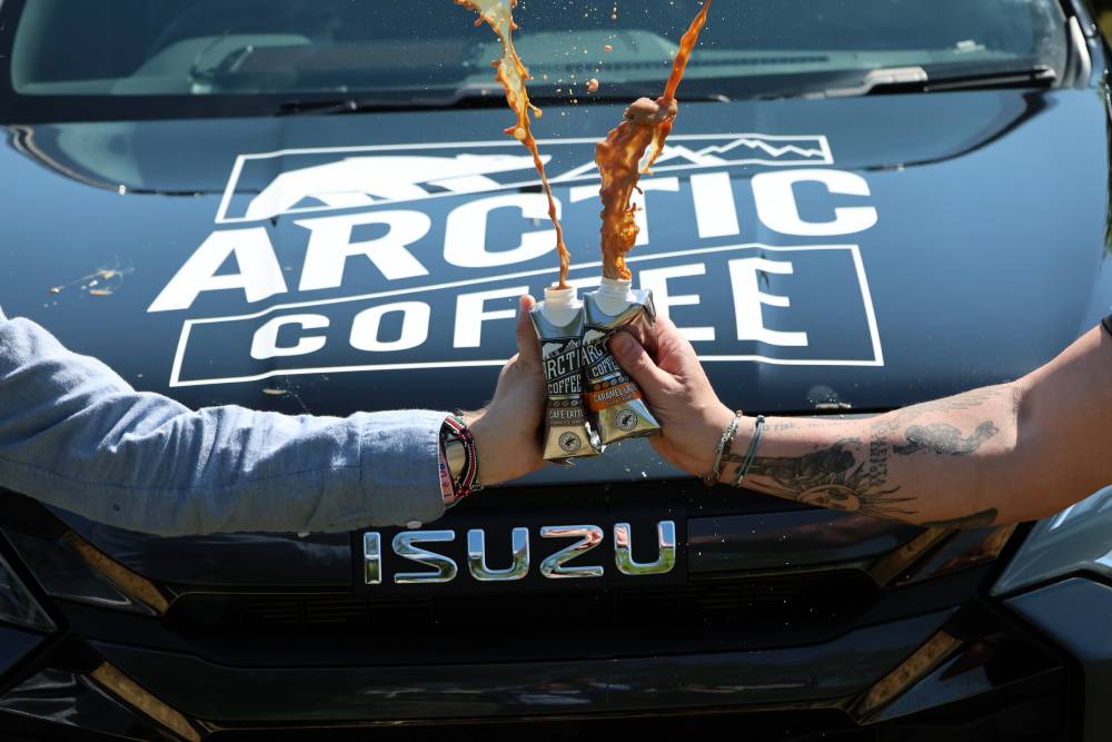 https://cdn.autogreeknews.gr/wp-content/uploads/2025/05/isuzus-2025-d-max-arctic-trucks-at35-becomes-a-gia-5.jpg