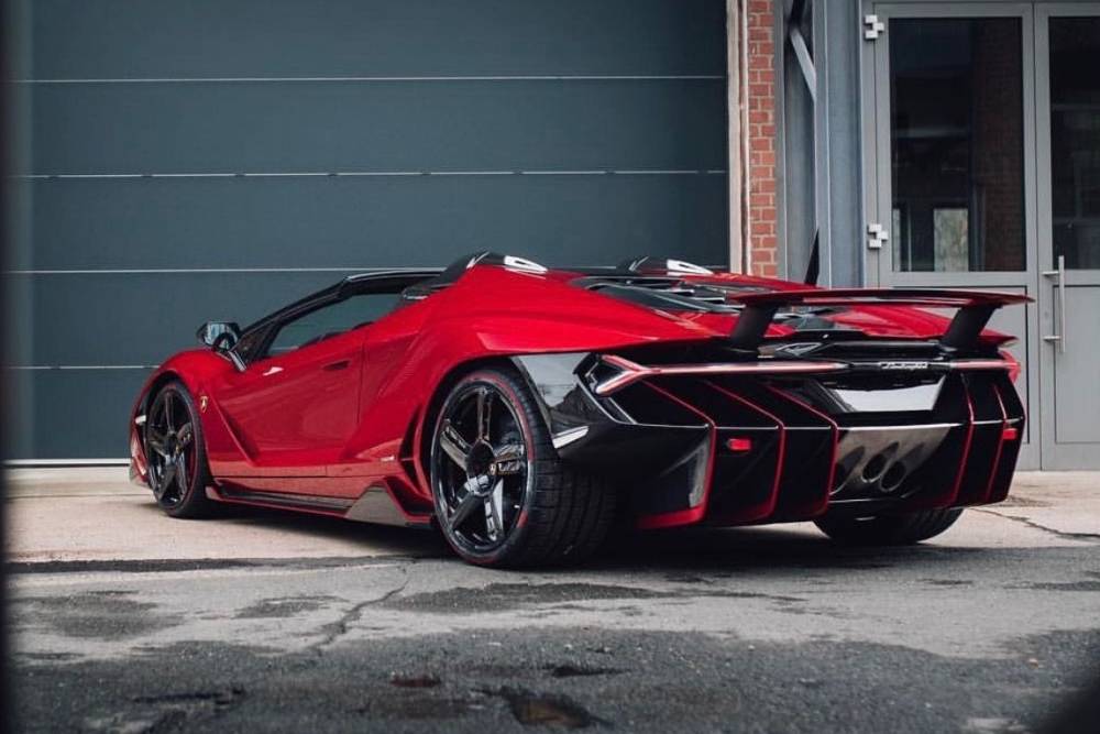 https://cdn.autogreeknews.gr/wp-content/uploads/2025/05/lamborghini-centenario-02.jpg