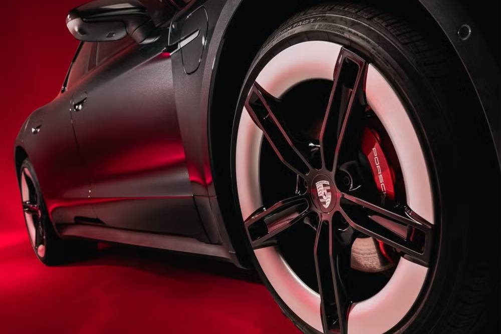 https://cdn.autogreeknews.gr/wp-content/uploads/2025/05/porsche-ilektrika-03.jpg