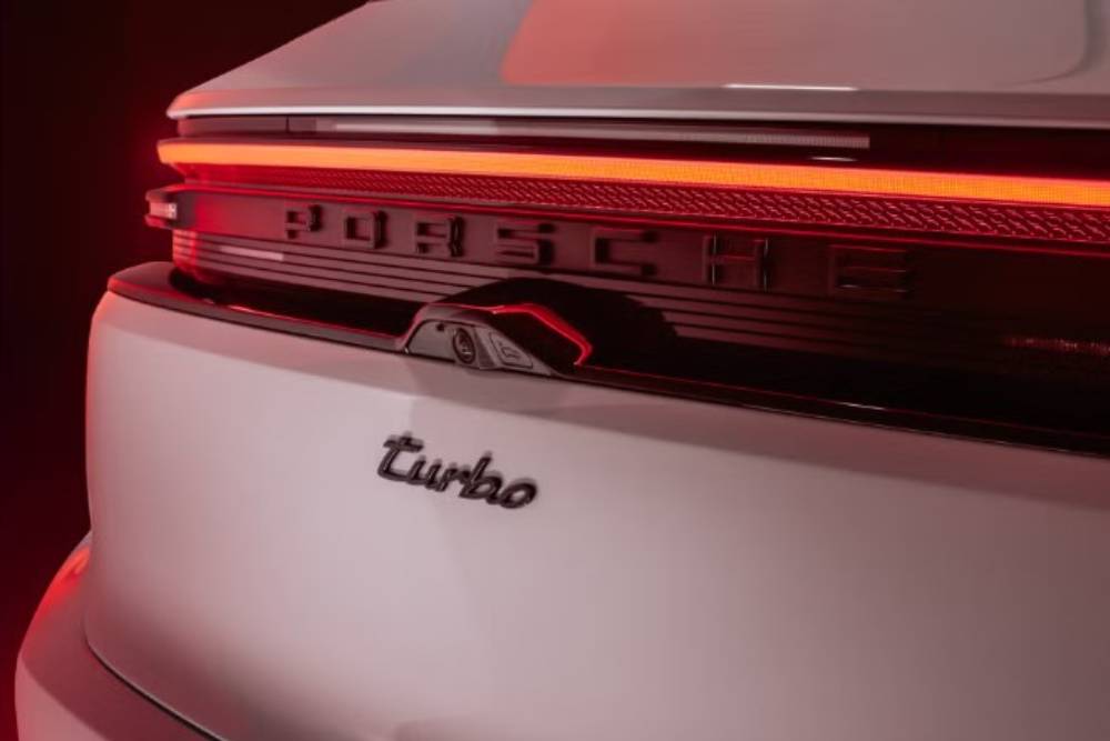 https://cdn.autogreeknews.gr/wp-content/uploads/2025/05/porsche-ilektrika-04.jpg