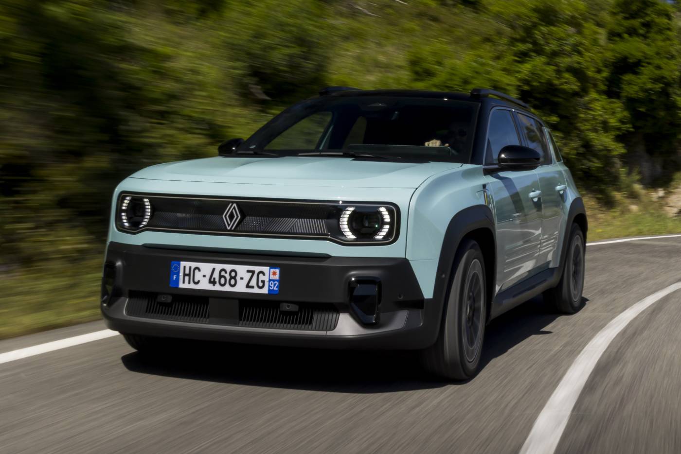 Πήρε τους δρόμους το νέο Renault 4 E-Tech