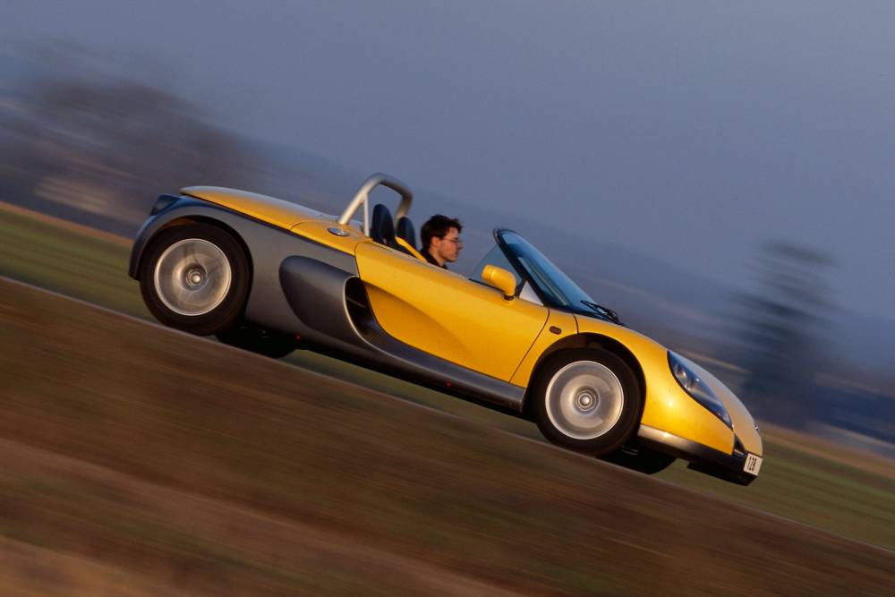 https://cdn.autogreeknews.gr/wp-content/uploads/2025/05/renault_sport_spider_32.jpg