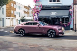 rolls-royce-spectre-wears-pink-with-confidence-it- (1)