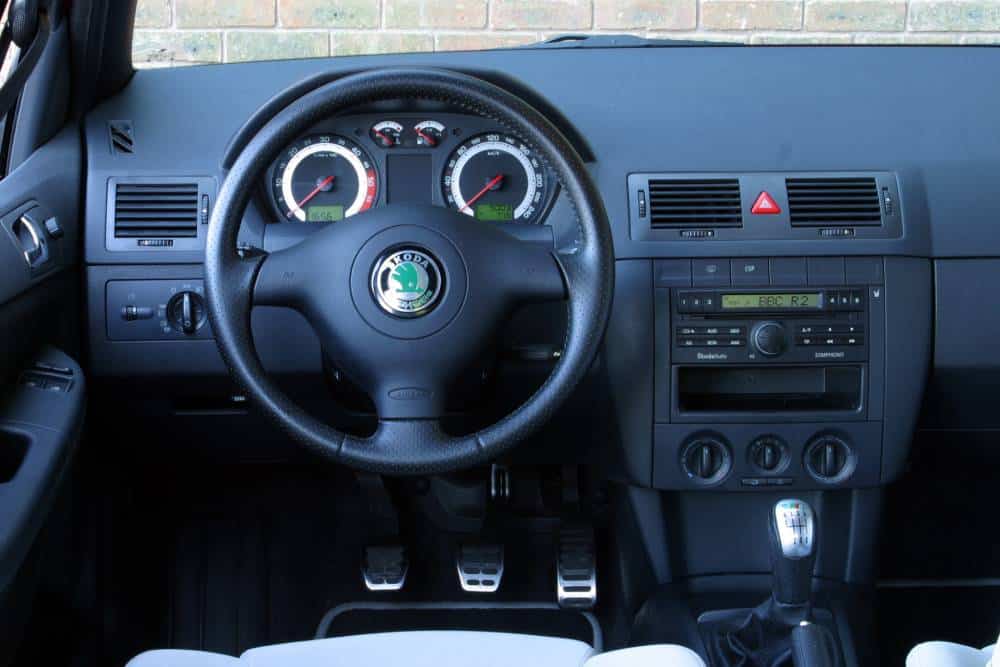 https://cdn.autogreeknews.gr/wp-content/uploads/2025/05/skoda_fabia_rs_20.jpg