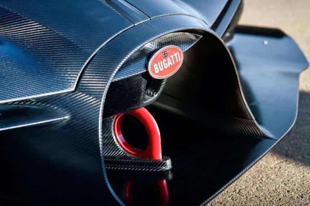 https://cdn.autogreeknews.gr/wp-content/uploads/2025/06/2024-bugatti-bolide-exterior-horseshoe-grille.jpg