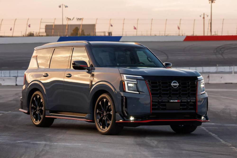 https://cdn.autogreeknews.gr/wp-content/uploads/2025/06/2026-Nissan-Armada-Nismo-624-20-2048x1366-1.jpg