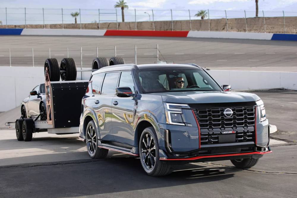 https://cdn.autogreeknews.gr/wp-content/uploads/2025/06/2026-Nissan-Armada-Nismo-624-26-2048x1366-1.jpg