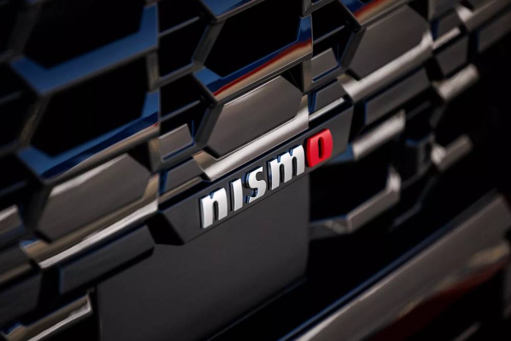 https://cdn.autogreeknews.gr/wp-content/uploads/2025/06/2026-Nissan-Armada-Nismo-624-6-2048x1366-1.jpg