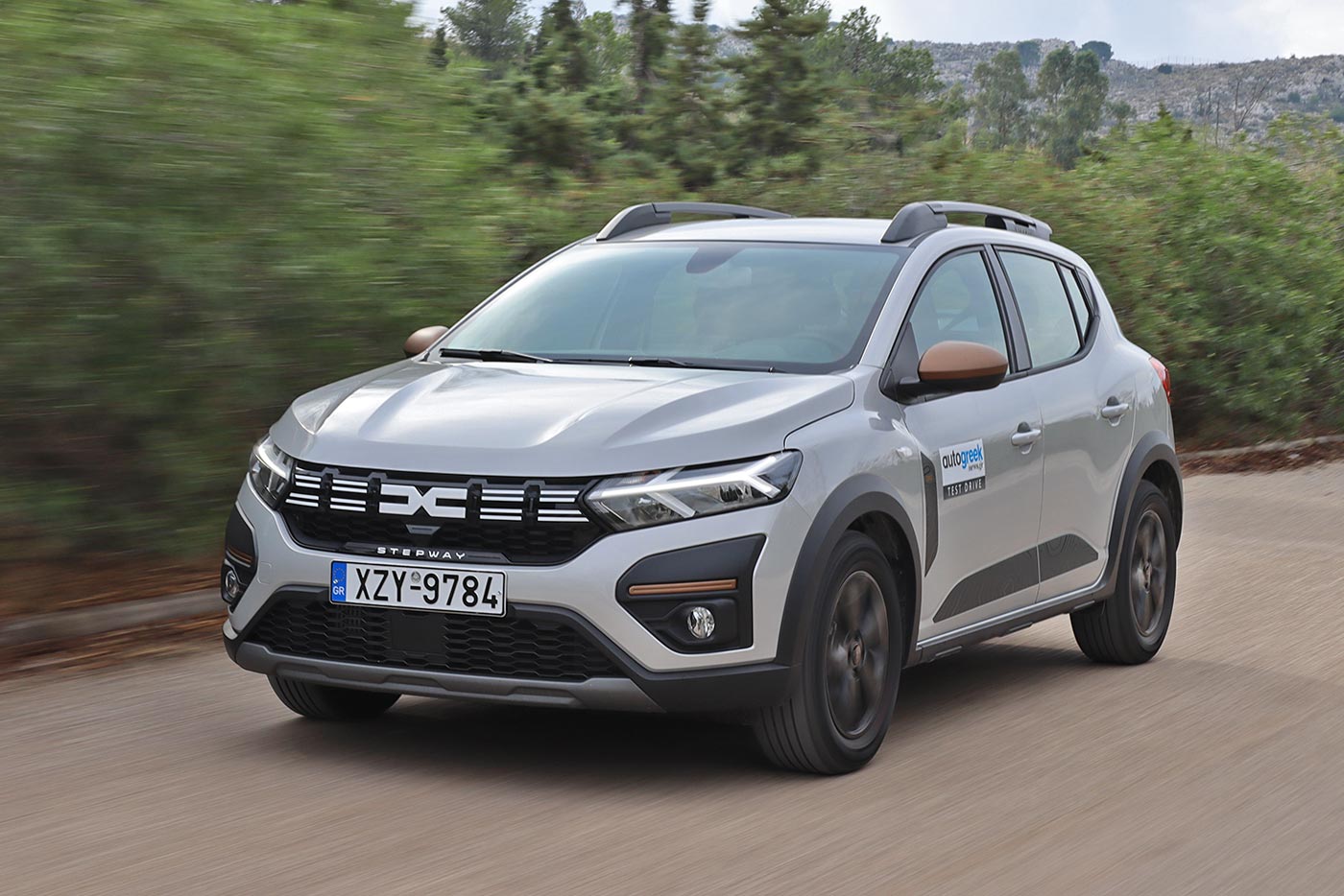 Μελένιες οι νέες τιμές του Dacia Sandero Stepway