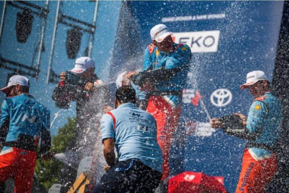 https://cdn.autogreeknews.gr/wp-content/uploads/2025/06/EKO_ACROPOLISRALLY2024_podium_JK-5-91ede732-1.jpg