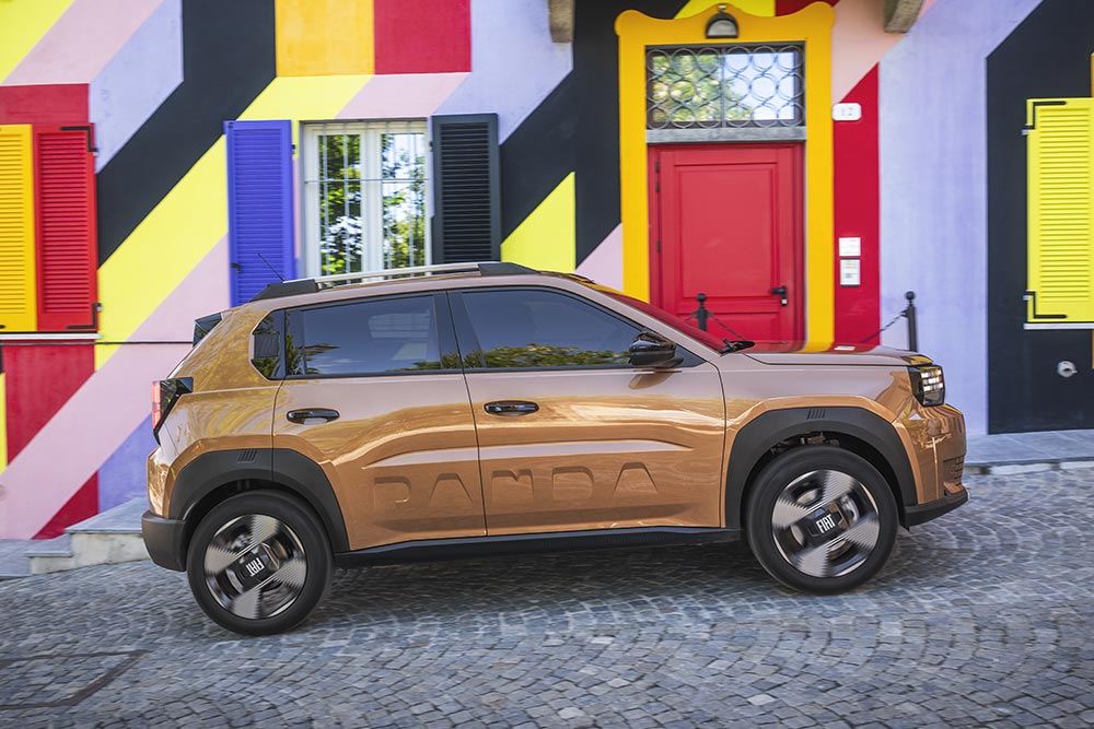 https://cdn.autogreeknews.gr/wp-content/uploads/2025/06/Fiat-Grande-Panda-2.jpg
