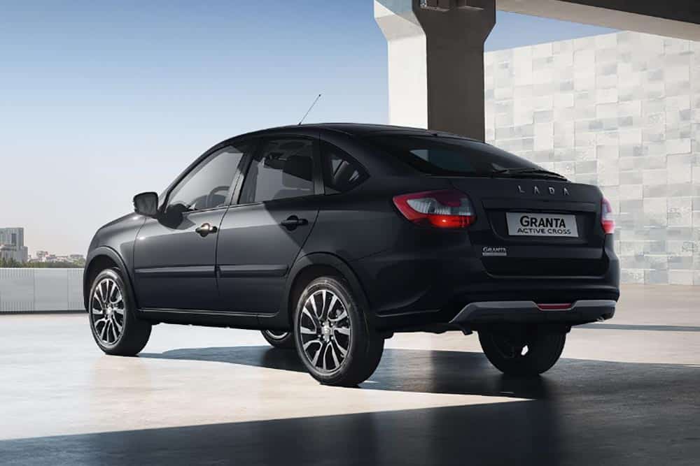 https://cdn.autogreeknews.gr/wp-content/uploads/2025/06/LADA-Granta-Active-Cross_3-img_Preview.jpg
