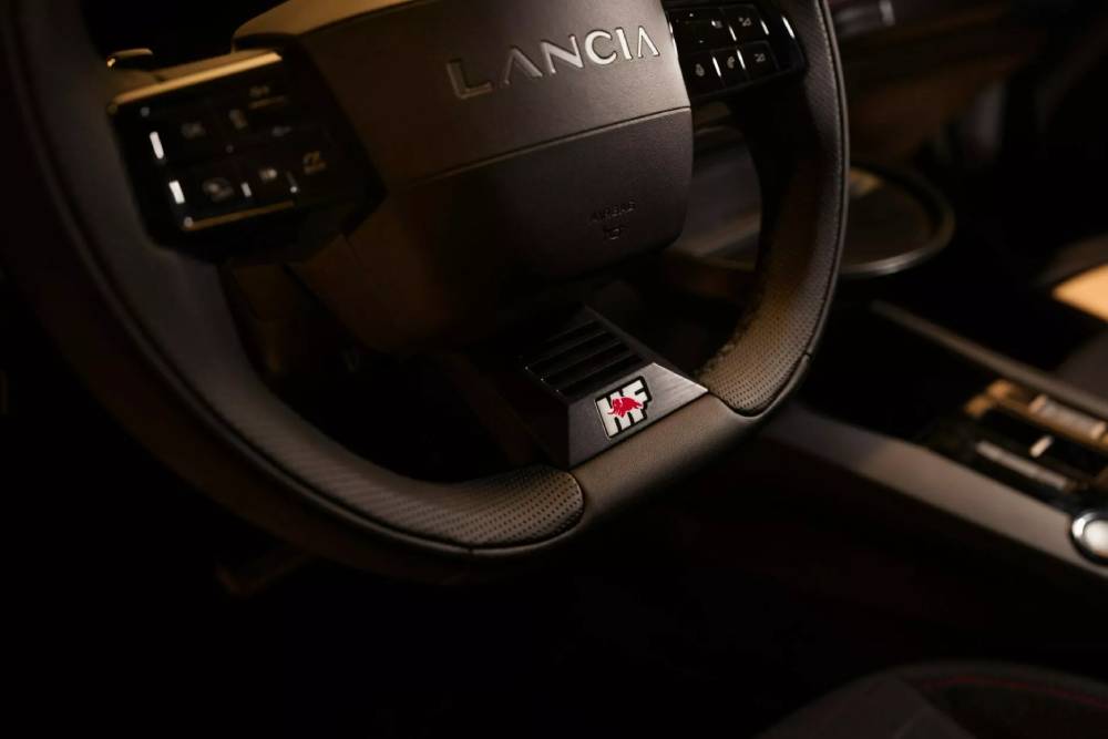 https://cdn.autogreeknews.gr/wp-content/uploads/2025/06/Lancia-Ypsilon-HF-30-2048x1536-1.jpg