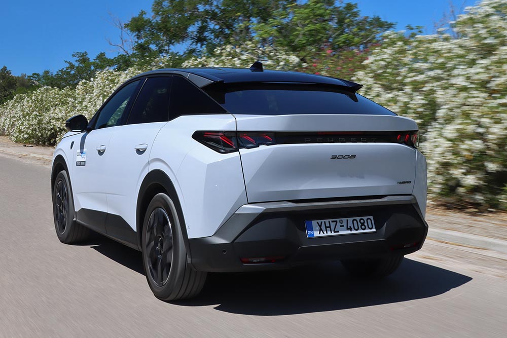 https://cdn.autogreeknews.gr/wp-content/uploads/2025/06/Peugeot-3008-1.2-Hybrid-GT-2.jpg
