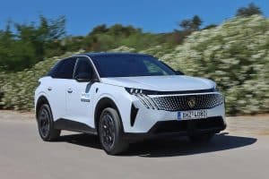 Peugeot 3008 1.2 Hybrid GT (5)