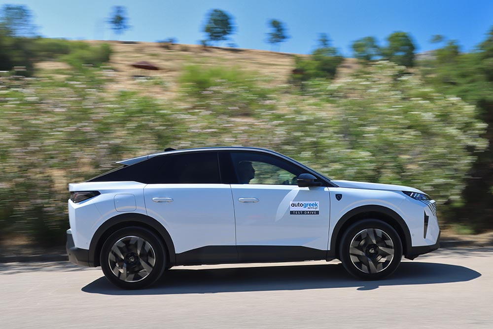https://cdn.autogreeknews.gr/wp-content/uploads/2025/06/Peugeot-3008-1.2-Hybrid-GT-8.jpg