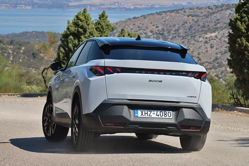 https://cdn.autogreeknews.gr/wp-content/uploads/2025/06/Peugeot-3008-1.2-Hybrid-GT-9.jpg