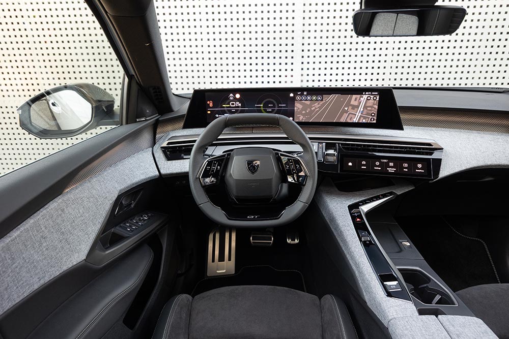 https://cdn.autogreeknews.gr/wp-content/uploads/2025/06/Peugeot-3008-GT-interior-2.jpg