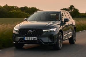 Volvo_XC60_overtakes_the_240-(4)