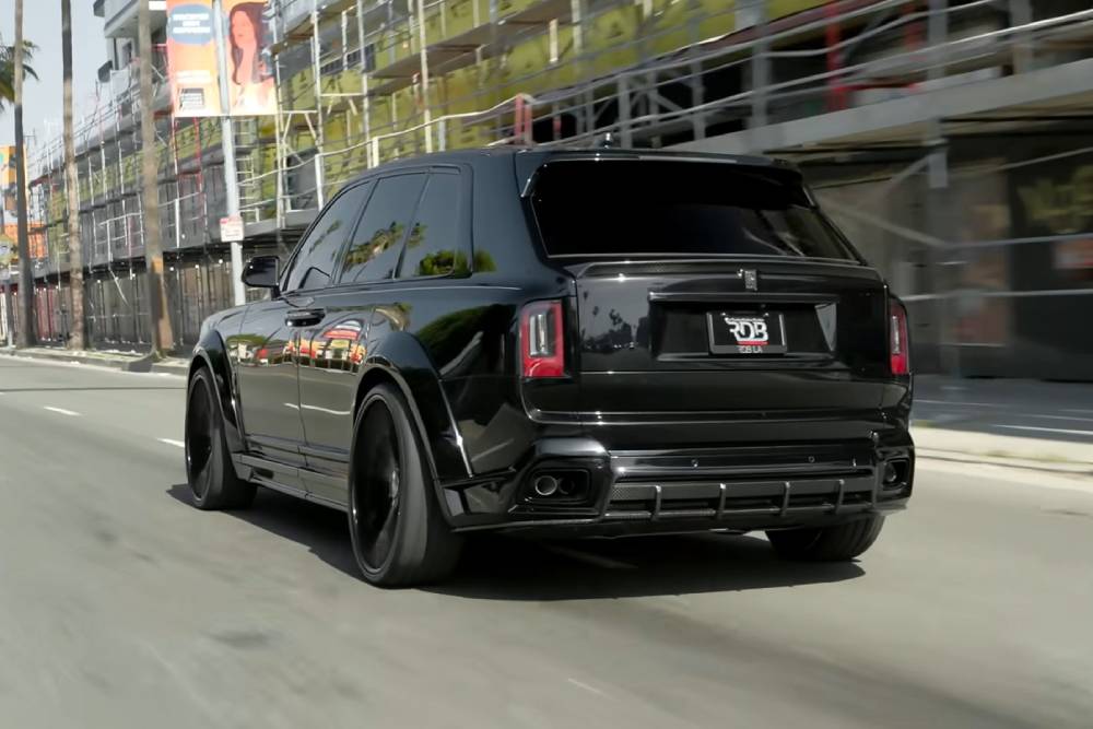 https://cdn.autogreeknews.gr/wp-content/uploads/2025/06/first-ever-1016-widebody-rolls-royce-cullinan-seri-1.jpg