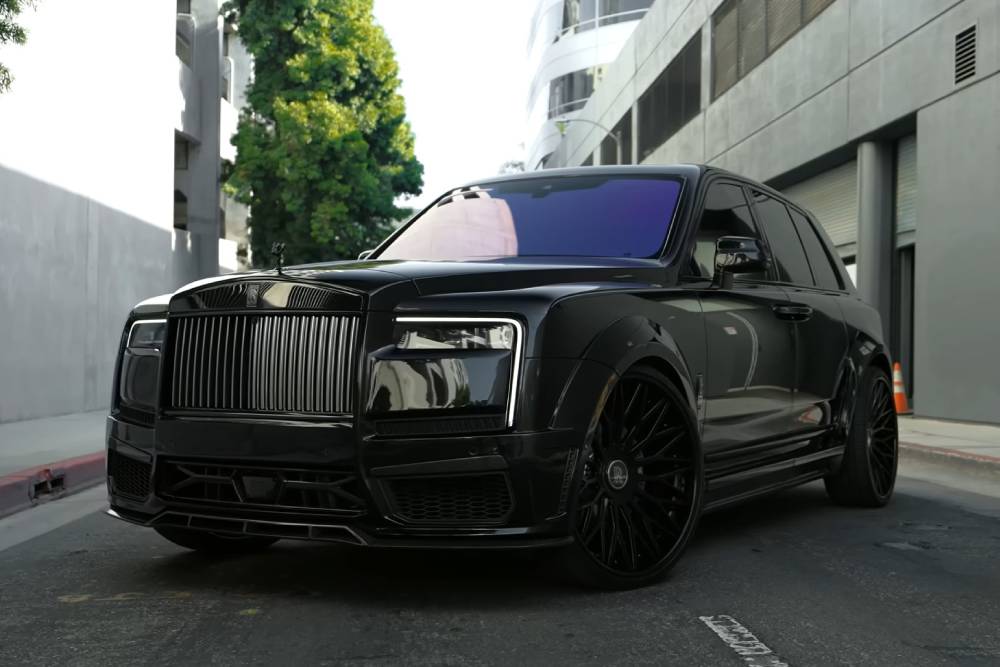 https://cdn.autogreeknews.gr/wp-content/uploads/2025/06/first-ever-1016-widebody-rolls-royce-cullinan-seri-3.jpg