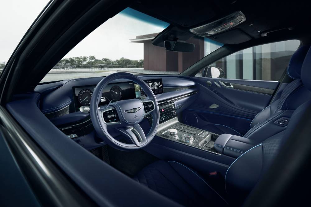 https://cdn.autogreeknews.gr/wp-content/uploads/2025/06/genesis-launches-2025-electrified-g80-with-354-mil-5.jpg