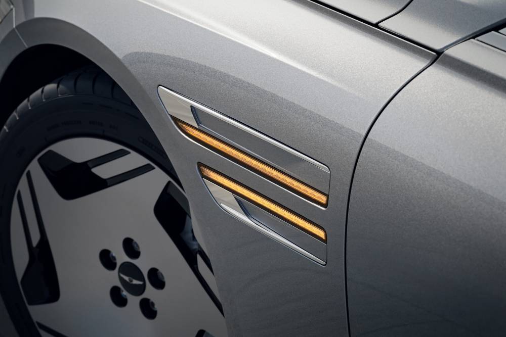https://cdn.autogreeknews.gr/wp-content/uploads/2025/06/genesis-launches-2025-electrified-g80-with-354-mil-6.jpg